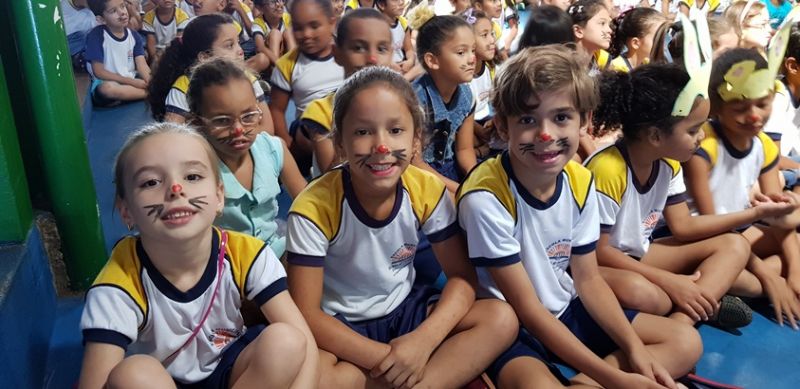 Prefeitura entrega ovos de Páscoa e faz a alegria das crianças.